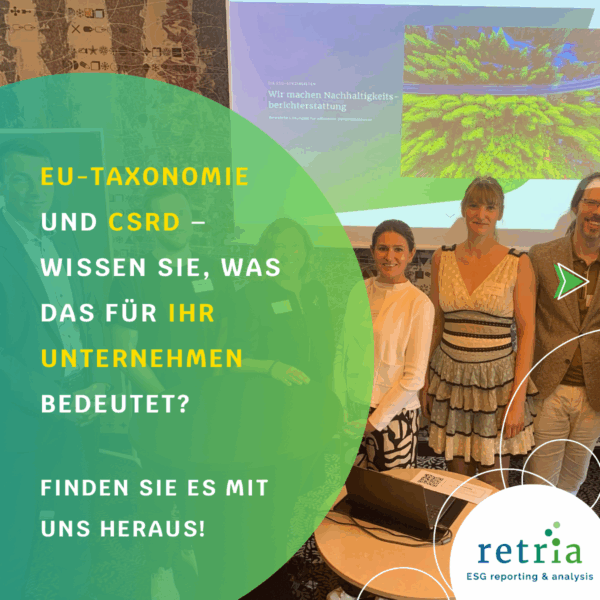 Gruppe von Personen bei einer Präsentation zur EU-Taxonomie und CSRD. Text auf dem Bild: EU-Taxonomie und CSRD – Wissen Sie, was das für Ihr Unternehmen bedeutet? Finden Sie es mit uns heraus!