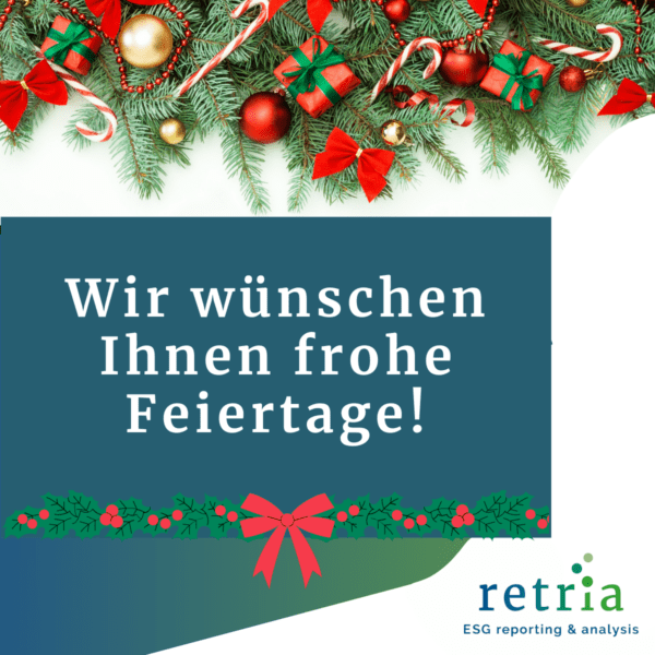 Festliche Weihnachtskarte mit Dekorationen, Geschenken und dem Gruß ‚Wir wünschen Ihnen frohe Feiertage!‘ von retria